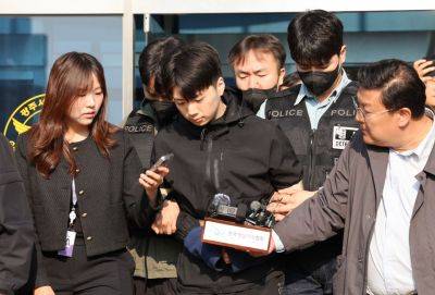 살인·살인미수 혐의를 받는 장윤기(23) 씨가 광주 서부경찰서에서 검찰로 송치되고 있다. 연합뉴스