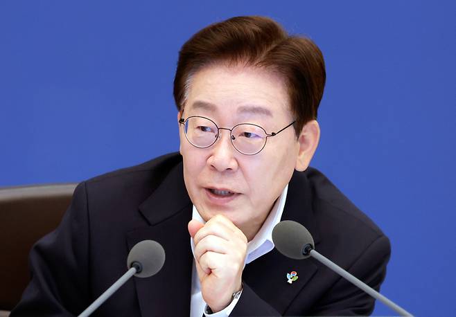 이재명 대통령이 30일 청와대에서 열린 국무회의 겸 비상경제점검회의에서 발언하고 있다. [사진 출처 = 뉴스1]