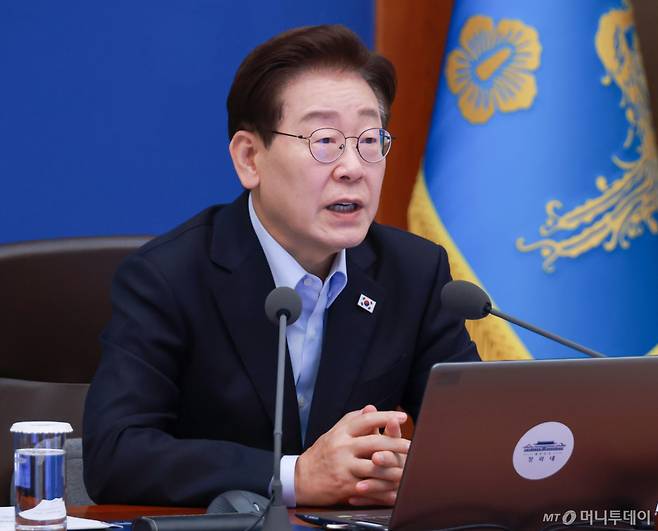 (서울=뉴스1) 이재명 기자 = 이재명 대통령이 2일 청와대에서 열린 수석보좌관회의에서 발언하고 있다 (청와대통신사진기자단) 2026.7.2/뉴스1  Copyright (C) 뉴스1. All rights reserved. 무단 전재 및 재배포,  AI학습 이용 금지. /사진=(서울=뉴스1) 이재명 기자