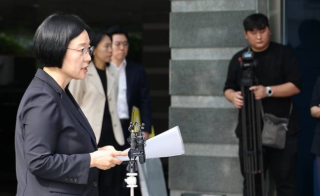 한성숙 중기부 장관(6월 22일 당시)이 모두의창업 개인정보 유출 사고에 공식 사과하고 있다.[사진 | 연합뉴스]
