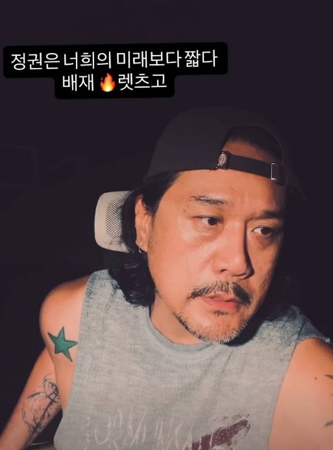 Singer JK Kim Dong-wook is facing criticism for publicly supporting the Baejae High School baseball team, which sparked controversy with slogans reminiscent of the May 18 Gwangju Democratization Movement. While the Korea Baseball Softball Association has imposed a six-month suspension on the Baejae High School baseball team, JK Kim Dong-wook has continued to make statements defending the school on his social media accounts.Previously, the Baejae High School baseball team caused a major uproar at the Cheongryonggi National High School Baseball Championship by chanting a slogan against Gwangju Jeil High School that could be interpreted as disparaging the May 18 Democratization Movement. While Baejae High School issued an apology regarding the incident, JK Kim Dong-wook dismissed it as a mere incident and claimed that the public criticism was an atrocity perpetrated by the far-left.In response to JK Kim Dong-wooks actions, some critics are raising their voices, pointing out that he is a Canadian citizen. As JK Kim Dong-wook has consistently revealed his political leanings in the past, his latest remarks are sparking public outrage and fueling the growing controversy.