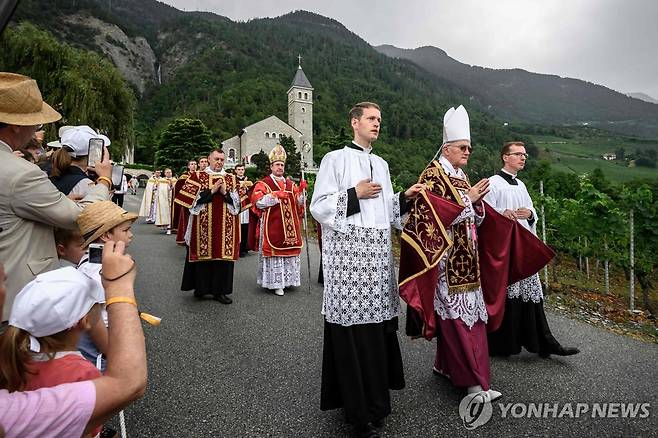 '성 비오 10세회'(SSPX)의 주교 서품식 [AFP=연합뉴스. 재판매 및 DB 금지]