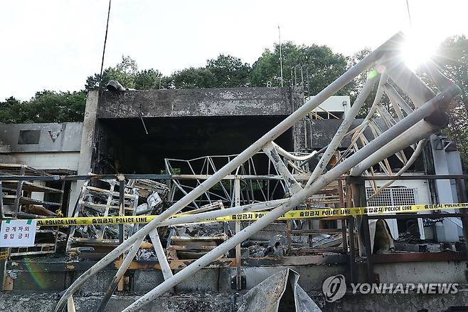 폭발 사고 발생한 한화에어로스페이스 대전사업장 (대전=연합뉴스) 이동해 기자 = 1일 폭발 사고가 발생한 대전 유성구 한화에어로스페이스 대전사업장. 이날 사고로 현재까지 5명이 숨지고 2명이 중경상을 입은 것으로 파악됐다. 2026.6.1 [공동취재] eastsea@yna.co.kr