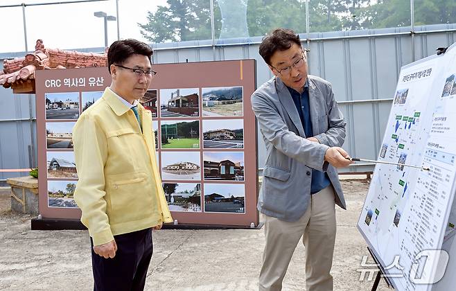 김원기 의정부시장이 CRC 관통도로 현장을 점검하는 모습. (사진 의정부시)
