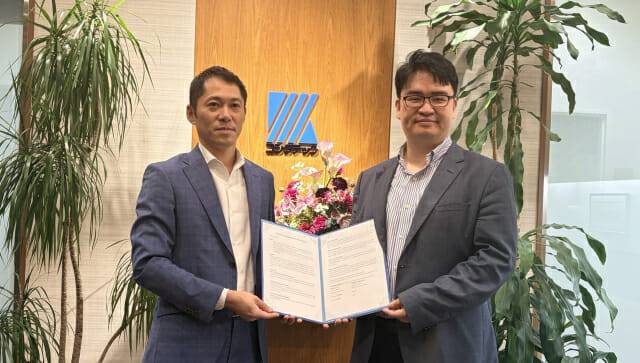 (왼쪽부터) 고시다 케이 고시다테크 이사와 김녹원 딥엑스 대표이사.(사진=딥엑스)