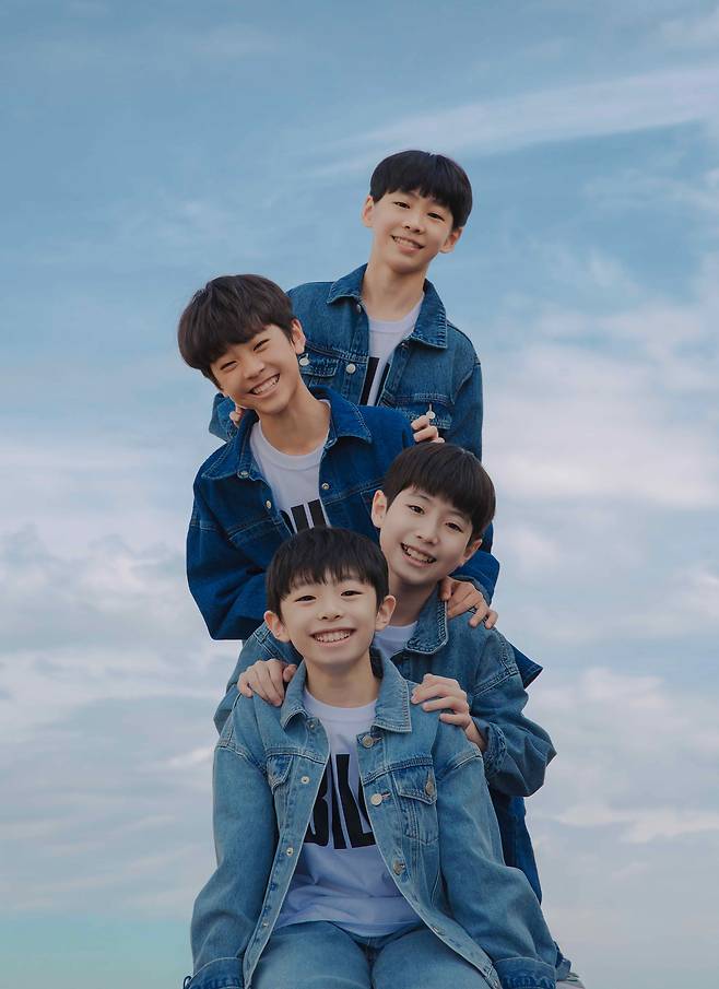 네 번째 시즌을 맞은 뮤지컬 '빌리 엘리어트'의 빌리 네 소년들. 위부터 아래로 김승주(13), 박지후(12), 김우진(11), 조윤우(10). /신시컴퍼니