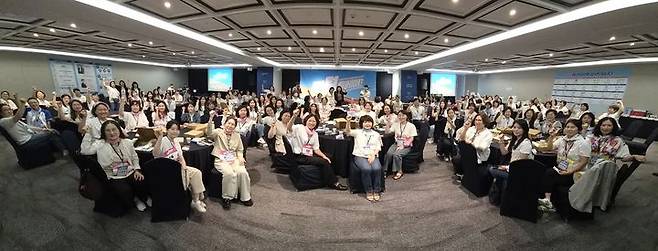 [서울=뉴시스] 한국여성벤처협회는 2~3일 경기도 시흥 거북섬 웨이브엠호텔에서 2026 여성벤처 CEO 혁신 아카데미를 개최했다고 3일 밝혔다. (사진=한국여성벤처협회 제공) 2026.7.3. photo@newsis.com *재판매 및 DB 금지