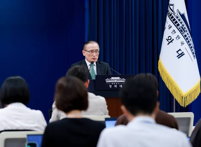 ▲위성락 국가안보실장이 3일 청와대 춘추관 기자회견장에서 이재명 대통령의 북대서양조약기구(NATO·나토) 정상회의 참석 및 몽골 국빈 방문 관련 사전 브리핑을 하고 있다. ⓒ연합뉴스