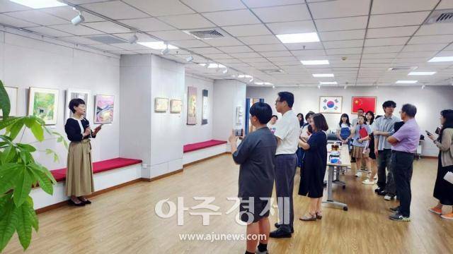라이징 아티스트상을 수상한 김미경 작가는 작품을 통해 소망을 전하는 작가가 되고 싶다고 밝혔다.[사진=아주글로벌교류협회]