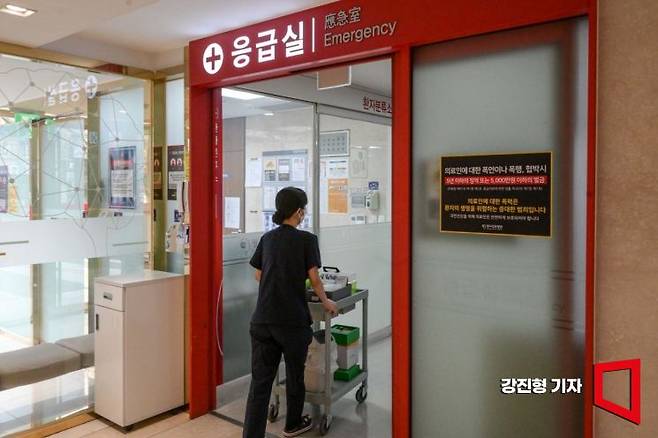 서울 한 종합병원에서 간호사가 분주하게 움직이고 있다.