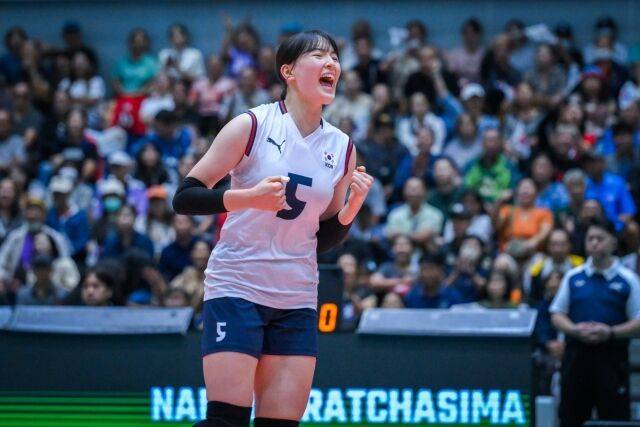 한국 U18 여자배구 대표팀의 아포짓 신은안이 5일 태국에서 열린 2026 아시아배구연맹(AVC) U18 아시아선수권 8강전에서 득점 이후 포효하고 있다./AVC 제공