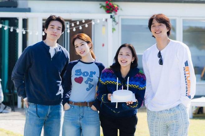 The variety show Brilliant Because Were Together: Goblin 10th Anniversary Trip, produced to commemorate the 10th anniversary of the tvN drama Goblin, is drawing significant attention from viewers. In the second episode, which aired on the 5th, the lead actors—including Gong Yoo, Lee Dong-wook, Kim Go-eun, and Yoo In-na—reunited in Gangneung to reminisce about their time on the drama.The episode was filmed at Goblin House, which recreated the dramas world, and key supporting actors—including Kim Byung-chul, EL, and Park Kyung-hye—also joined in, showcasing their close camaraderie. The cast moved viewers by sharing behind-the-scenes stories from the filming and reminiscing about memories from 10 years ago.The episode also achieved significant ratings success. It recorded an average viewership rating of 3.6% among households in the Seoul metropolitan area and ranked first among cable and general entertainment channels in the 20-49 age group—tvNs core target demographic—during its time slot.The broadcast featured a series of scenes that stirred nostalgia, such as Lee Dong-wook unveiling the Grim Reaper costume he had cherished all these years. Anticipation is building for the next episode, which has been teased to feature games and new challenges involving the actors.Brilliant Because Were Together: Goblin 10th Anniversary Trip airs every Saturday and Sunday at 9:10 p.m.