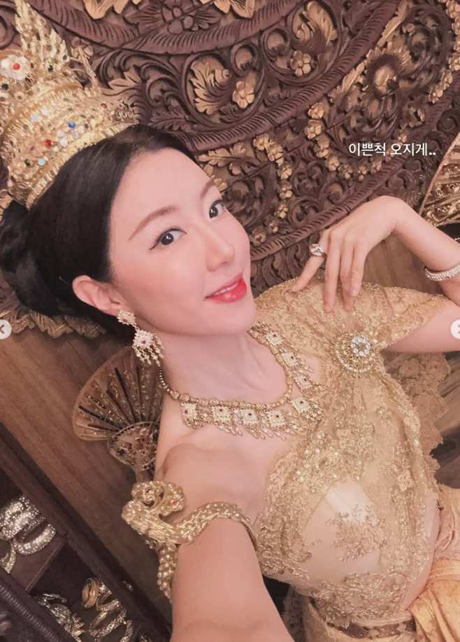 Actress Park Han-byul showcased a regal look while perfectly pulling off a dazzling traditional outfit during her trip to Chiang Mai, Thailand. Park Han-byul shared memories of her trip by posting photos on her personal social media channel, in which she is seen wearing a traditional outfit featuring striking gold embroidery.In the photos, Park Han-byul exuded elegance with a graceful hairstyle while wearing an outfit adorned with a crown and jewelry. She showcased her distinct facial features and timeless youthful beauty, blending seamlessly into the local atmosphere.Along with the photos, Park Han-byul added a cheerful comment, saying she wanted to cherish this special experience, as she didnt know when she might have the chance to do it again. Currently, Park Han-byul runs a café on Jeju Island and communicates with fans through her YouTube channel, Park Han-byul Hana.