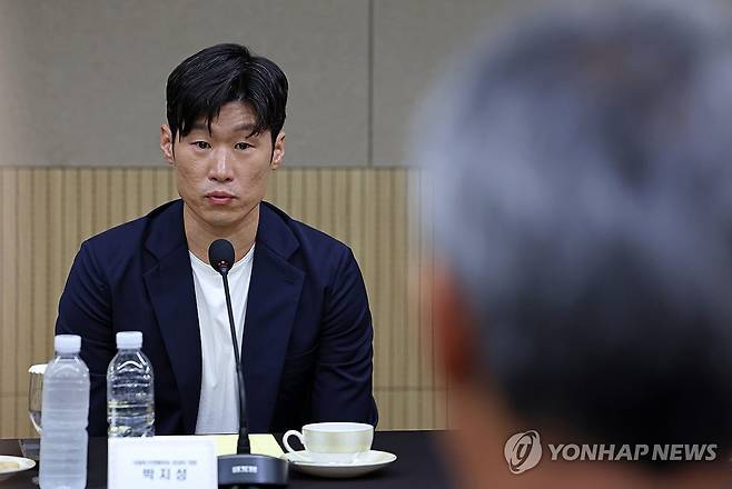 발언하는 박지성 위원장 (서울=연합뉴스) 6일 서울 송파구 서울올림픽파크텔에서 열린 K-축구혁신위원회 출범식에서 공동위원장인 박지성 국제축구연맹 분과위 위원이 발언하고 있다. 2026.7.6 [문체부 제공. 재판매 및 DB 금지] photo@yna.co.kr