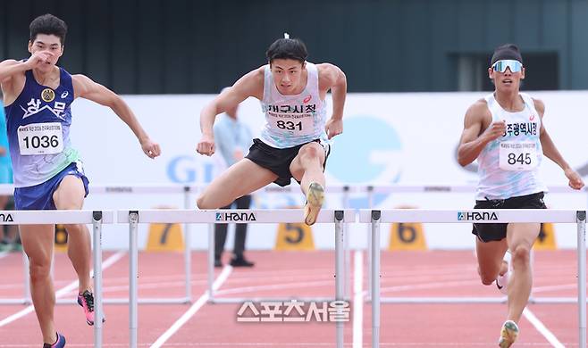 [클로즈UP] ‘본인도 깜짝 놀란’ 김주호, 남자 400m 허들 역대 2위 기록으로 우승...백제왕도 익산 2026 육상
