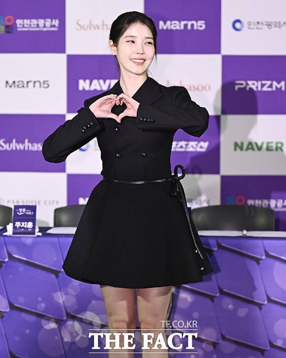 IU and other winners of the 4th Blue Dragon Series Awards gathered together ahead of the 5th awards ceremony, adding to the events splendor. A total of 10 award winners, including IU, Joo Ji-hoon, Lee Kwang-soo, Yeom Hye-ran, Choo Young-woo, Kim Min-ha, Ki-an 84, Lee Soo-ji, Moon Sang-hoon, and Mimi, attended the event.The main ceremony for the 5th Blue Dragon Series Awards is scheduled to take place at 8:30 p.m. on the 31st at Paradise City in Incheon.