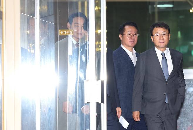 한병도 더불어민주당 원내대표와 원내대표단 의원들이 7일 오전 서울 여의도 국회에서 국회의장실로 들어가고 있다. 2026.07.07. /뉴시스