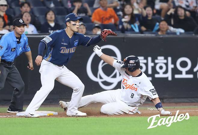 한화 이글스 노시환이 7일 대전 한화생명볼파크에서 열린 2026 신한 SOL Bank KBO리그 NC 다이노스와의 주중 3연전 첫 경기에서 3루타를 날리고 슬라이딩을 하고 있다. 한화이글스 제공