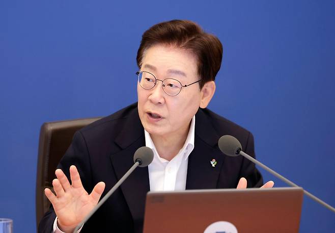 이재명 대통령이 30일 청와대에서 열린 국무회의 겸 비상경제점검회의에서 발언하고 있다. 2026.6.30 뉴스1