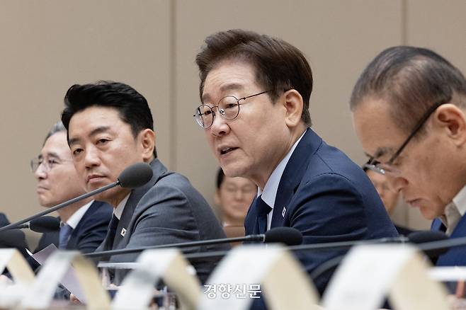 이재명 대통령이 지난 6일 청와대에서 열린 메가프로젝트 민관합동 점검회의에서 발언하고 있다. 청와대사진기자단