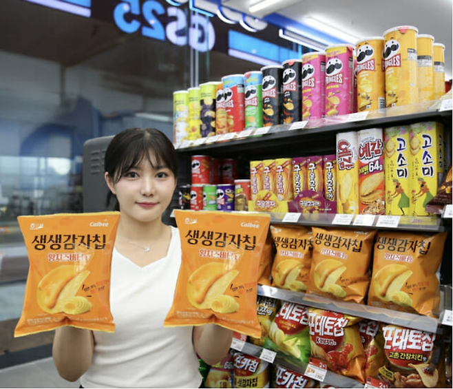 GS25 해태제과와 협업해 황치즈버터맛 생생감자칩 출시. [GS리테일 제공]