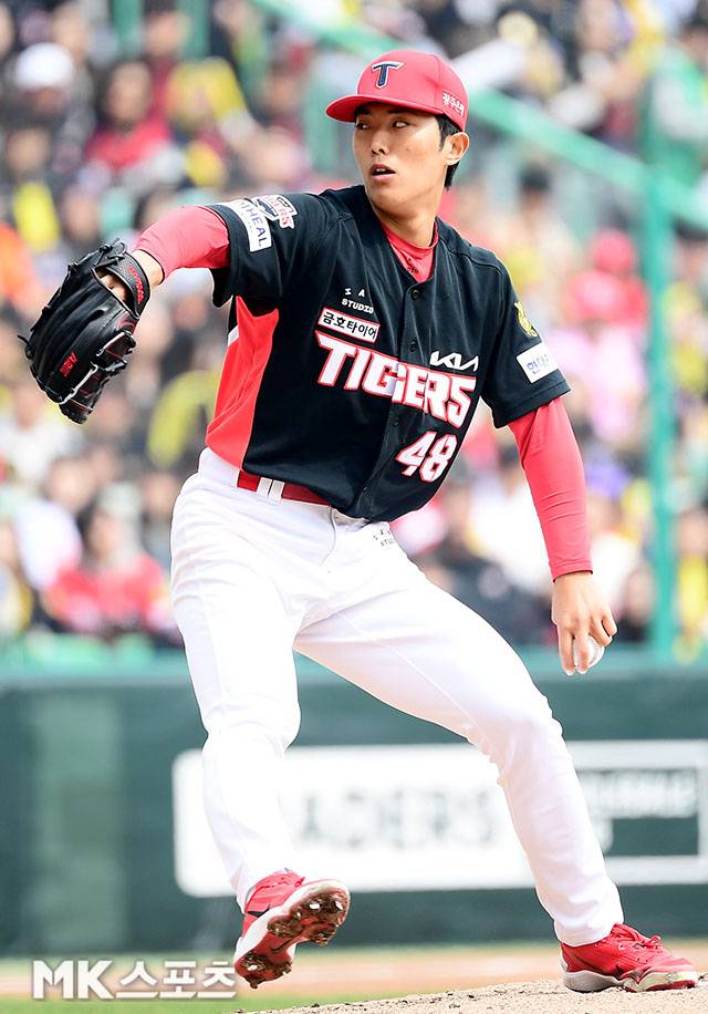 3월 29일 오후 인천 SSG랜더스필드에서 ‘2026 신한 SOL KBO 리그’ KIA 타이거즈와 SSG 랜더스 경기가 열렸다. KIA 선발 이의리가 역투하고 있다. 사진=김영구 기자