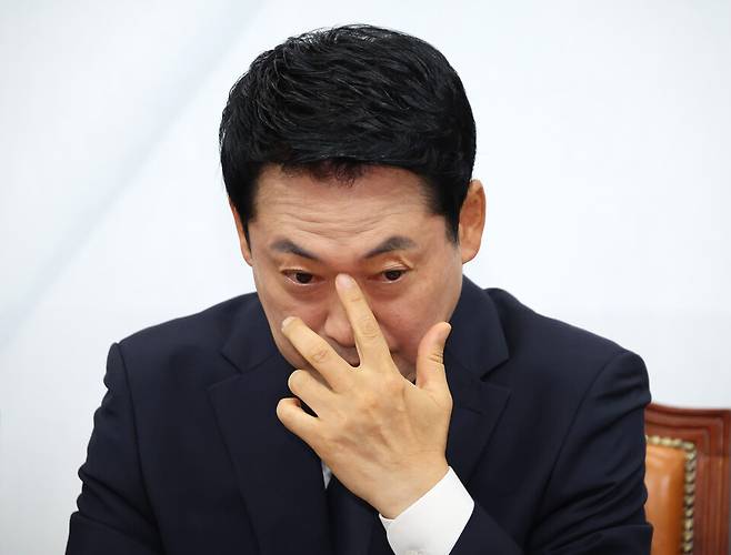 장동혁 국민의힘 대표가 6일 국회에서 열린 최고위원회의에서 굳은 표정을 하고 있다. ⓒ 시사저널 박은숙