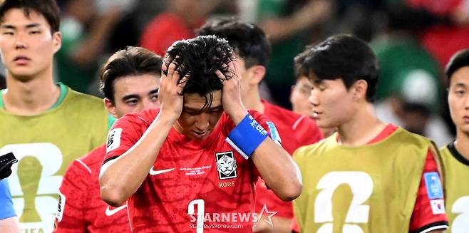 2026 북중미월드컵 A조 3차예선 대한민국 대 남아공 경기가 25일(한국시간) 멕시코 몬테레이 에스타디오 BBVA에서 열렸다.후반전  선제골을 허용하며 남아공에 0-1로 패해 조3위에 머문  대표팀, 아쉬움 가득한 손흥민.  2026.06.24. /사진=김진경 kim.jinkyung@