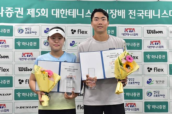 혼합복식 우승을 합작한 조성우(부천시청)-하선민(고양시청). 황서진 기자