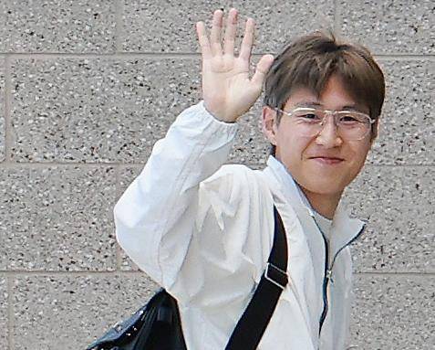 대한민국 축구대표팀 이강인이 1일(현지시간) 미국 유타주 헤리먼에 위치한 자이언스뱅크 트레이닝센터에 도착해 손을 흔들고 있다. 2026.6.2 뉴스1