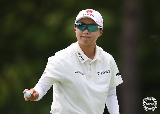 김효주가 2일 KLPGA 투어 롯데 오픈 2라운드 9번 홀에서 홀아웃을 하고 있다. 사진 제공=KLPGA