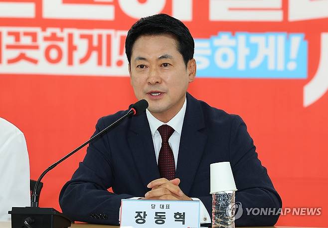 발언하는 국민의힘 장동혁 대표 (인천=연합뉴스) 임순석 기자 = 국민의힘 장동혁 대표가 8일 인천 남동구 인천시당에서 열린 '6·3 참정권 박탈 사태 인천 청년·대학생 간담회'에서 발언하고 있다. 2026.7.8 soonseok02@yna.co.kr
