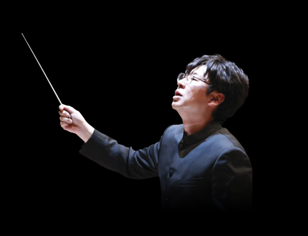 22일 창원 성산아트홀 대극장에서 열리는 <2026 썸머콘서트>에서 DIO오케스트라를 이끌며 멋진 무대를 보여줄 이동신 지휘자.