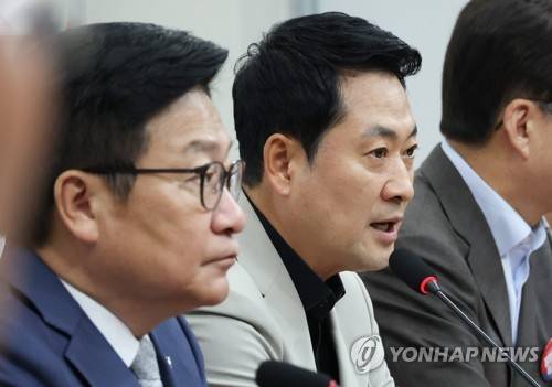 최고위원회의 발언하는 장동혁 대표(서울=연합뉴스) 이동해 기자 = 국민의힘 장동혁 대표가 9일 국회에서 열린 최고위원회의에서 발언하고 있다. 2026.7.9 eastsea@yna.co.kr