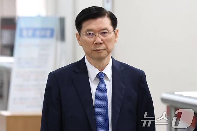 고위공직자범죄수사처의 윤석열 전 대통령 체포영장 집행을 방해한 혐의로 기소된 박종준 전 대통령경호처장이 9일 오후 서울 서초구 서울중앙지방법원에서 열린 특수공무집행방해 등 혐의 선고기일에 출석하고 있다. 2026.7.9 ⓒ 뉴스1 이광호 기자