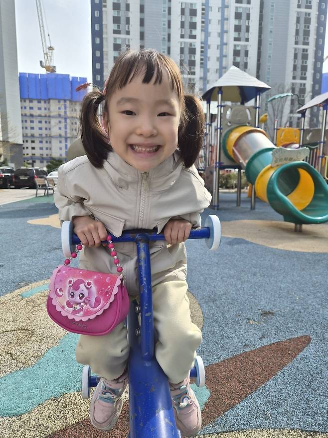 9일 한국장기조직기증원에 따르면 지난 5월 삼성서울병원에서 오유나(만 5세·사진) 양이 뇌사 장기기증으로 3명에게 심장과 폐, 양측 신장을 나누고 인체조직인 혈관도 함께 기증한 뒤 세상을 떠났다. (한국장기조직기증원 제공)