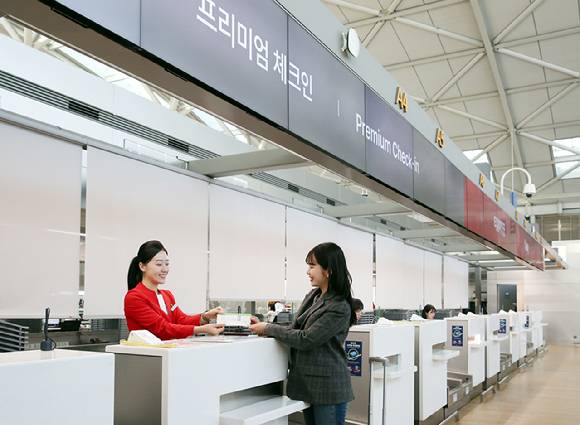 티웨이항공은 설날 연휴 기간을 맞아 공항 혼잡을 대비해 고객 편의성을 강화한 서비스를 제공한다. [사진=티웨이항공]