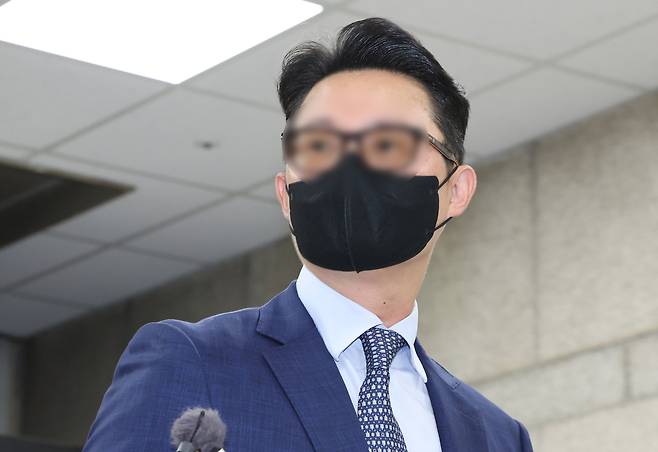 윤영호 전 세계평화통일가정연합(통일교) 세계본부장이 지난 7월 30일 서울 서초구 서울중앙지법에서 열린 구속 심사에 출석하고 있다. [뉴시스]