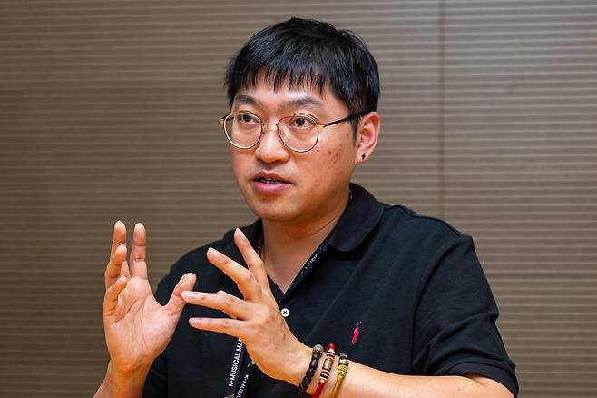 장런 루이위 문화미디어 CEO가 최근 서울 강남구 코엑스아티움에서 서울경제신문과 인터뷰하고 있다. 조태형 기자