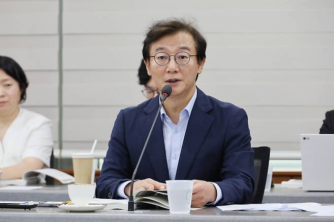 업무 보고받는 전재수 부산시장 [부산시 제공. 재판매 및 DB 금지]
