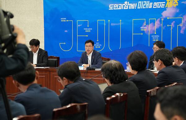 지난 2일 열린 제주도 확대간부회의에서 발언하고 있는 위성곤 제주도지사.