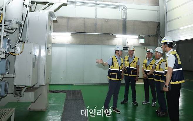 한국전력은 9일 배전스테이션과 지역망 관제센터 등 전력망 컨트롤타워 역할을 하는 핵심 시설을 찾아 여름철 전력수급 대비 현장 대응태세를 최종 점검했다.ⓒ한전