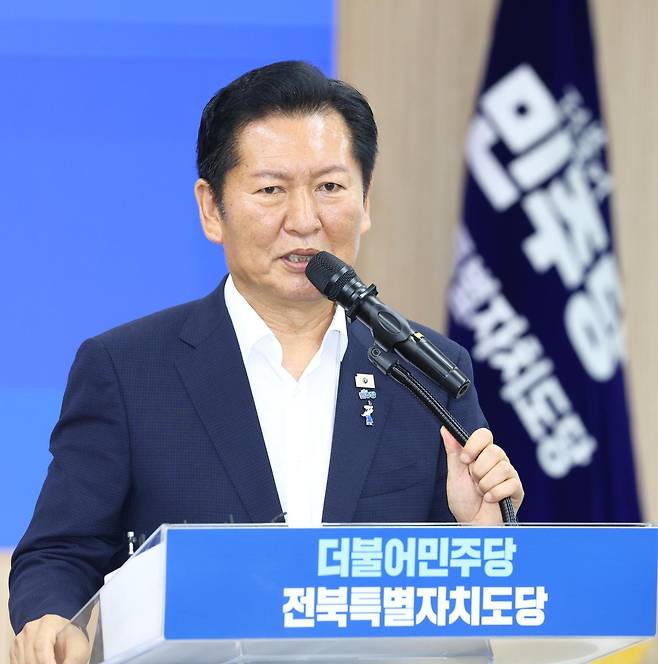 정청래 더불어민주당 전 대표가 10일 전북 전주시 더불어민주당 전북특별자치도당에서 열린 제3차 상무위원회의에 참석해 인사말을 하고 있다. 2026.7.10. 뉴스1