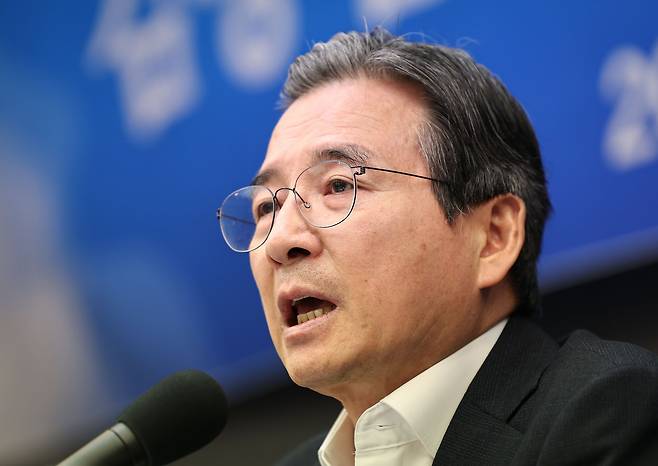김용범 청와대 정책실장이 지난달 24일 서울 중구 한국프레스센터에서 열린 관훈클럽 초청 토론회에서 모두발언을 하고 있다. 뉴스1