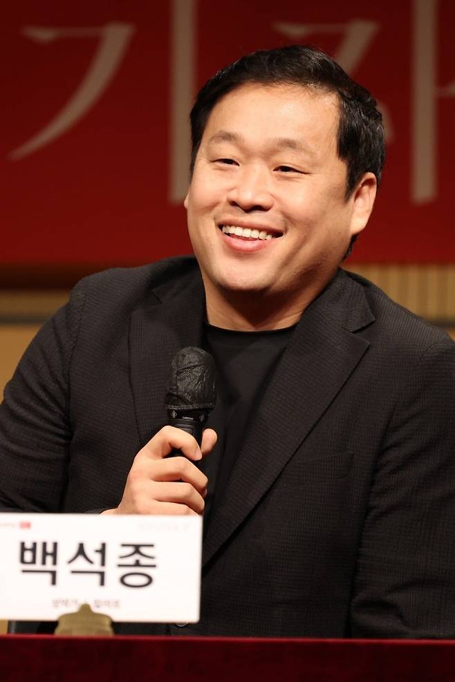 테너 백석종이 10일 기자간담회에서 한국 데뷔 소감을 밝히고 있다.    연합뉴스