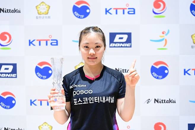 실업 무대 첫 개인전 우승을 차지한 유예린. 포스코인터내셔널