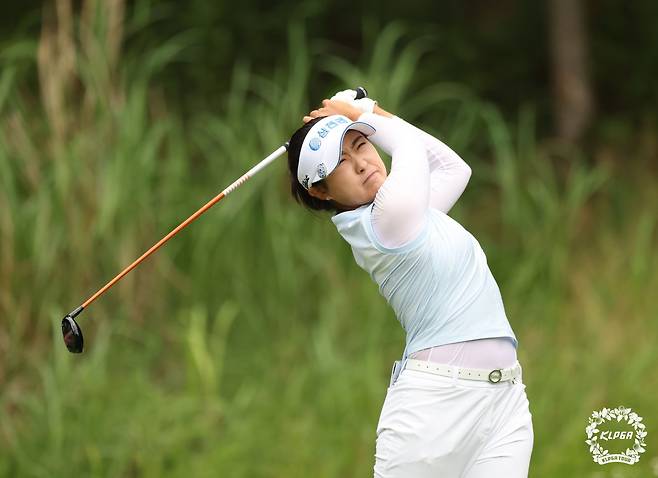 하이원리조트 여자오픈 2라운드 13번 홀에서 티샷을 하고 있는 김민주. 사진제공 | KLPGA