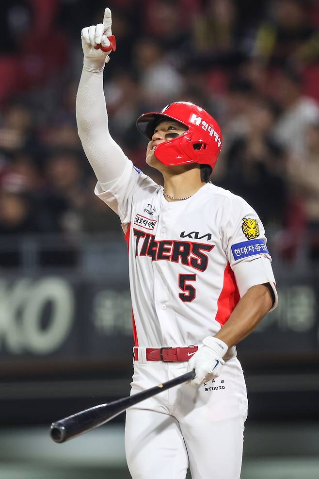 KIA 김도영이 만루홈런을 치고 활짝 웃고 있다. KIA 타이거즈 제공