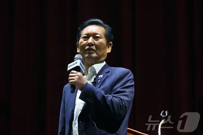 정청래 전 더불어민주당 대표가 10일 오후 전남광주통합특별시 동구 조선대학교 해오름관에서 '국민이 지킨 나라, 민주적 국민정당'을 주제로 특별 강연을 하고 있다. 2026.7.10 ⓒ 뉴스1 조수민 기자
