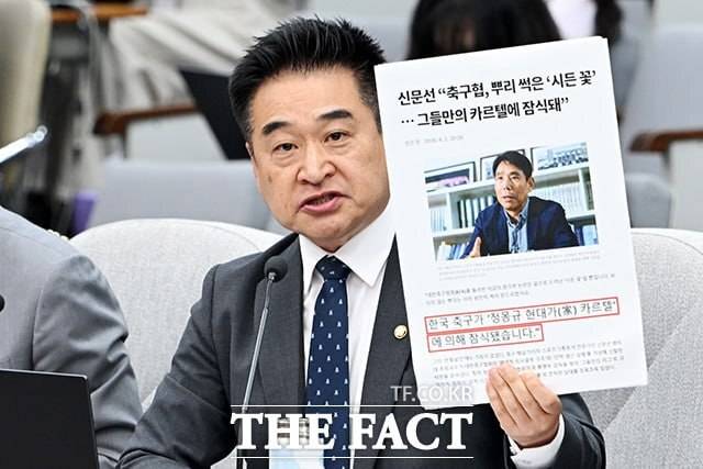최혁진 무소속 의원은 6일 국회에서 기자회견을 열고 더불어민주당을 향해 조속한 복당 결정을 촉구했다. 사진은 지난달 26일 국회에서 열린 한성숙 국무총리 후보자 인사청문회에서 질의 중인 최 의원. /남용희 기자